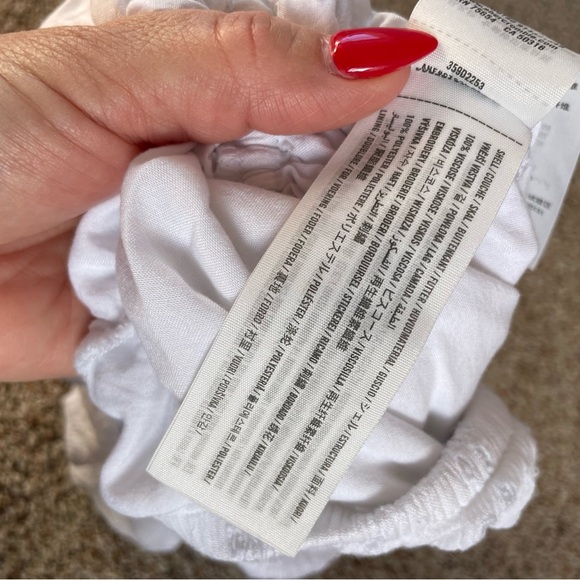 Hollister White Eyelet Girls Romper. Size XS - Picture 8 of 8